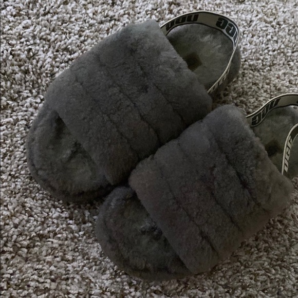 Women’s Ugg Australia slippers in grey, size 7 - Picture 2 of 3